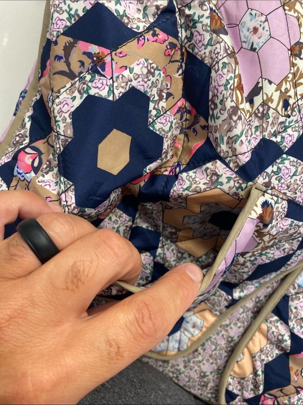 Quilted Geometric Floral All Over Pattern Print Vest Jacket with Pockets EUC ✨ - Picture 3 of 6